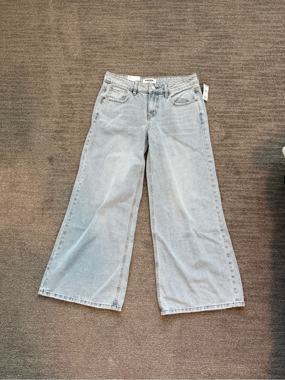 Women’s low rise baggy jeans